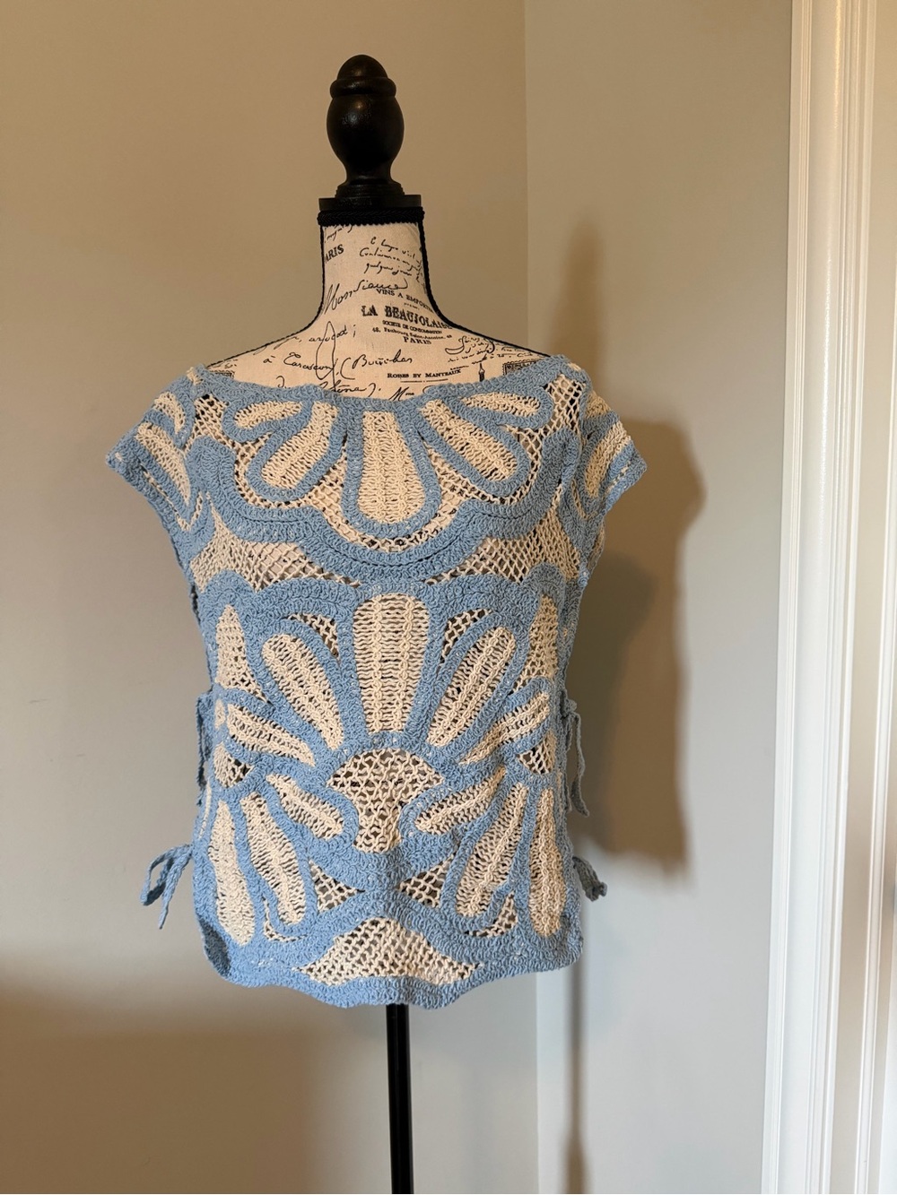 SHEIN Light Blue & Cream Crochet Knit Cap Sleeve Top size large